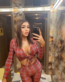 Arya Blonde Cute